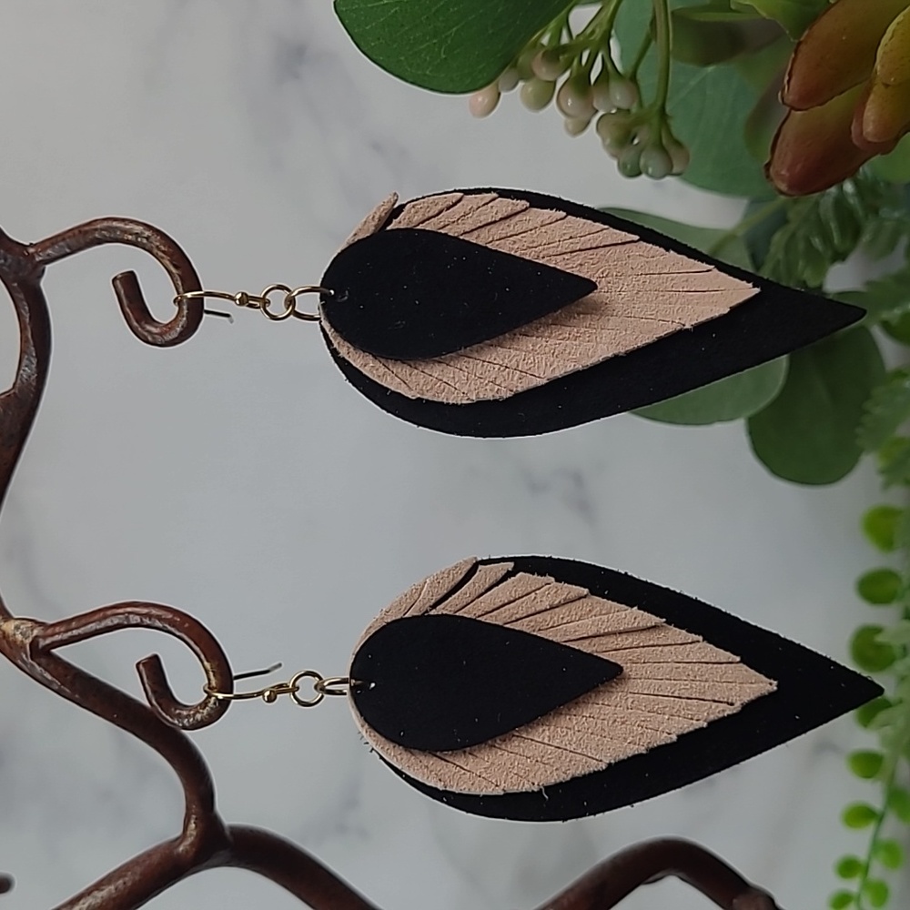 BLACK AND PINK FELT TEARDROP SHAPE EARRINGS